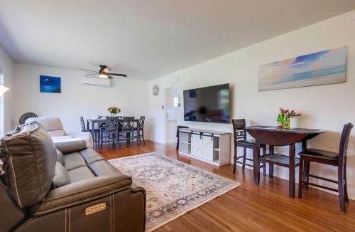 Pacific Beach House | Emerald Sea - 2 BD beach cottage with large yard - pet friendly