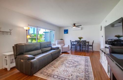 Pacific Beach House | Emerald Sea - 2 BD beach cottage with large yard - pet friendly