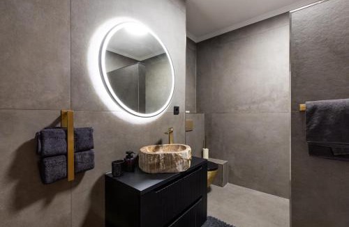 Neumuenster Apartment | Emerald Suite Design in Neumünster