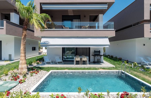 Skala Rachoniou Villa | Emerald Three-Bedroom Villa with Private Pool