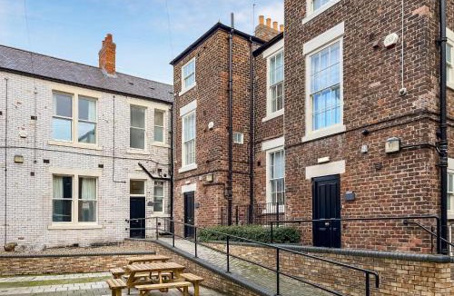 Sunderland City Centre House | Emerald - Ukc7696
