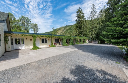 Port Angeles Hotel | Emerald Valley Inn