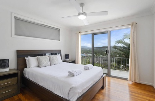 Emerald Beach Apartment | Emerald Views Signal Street 9 - Stunning views of Emerald Beach