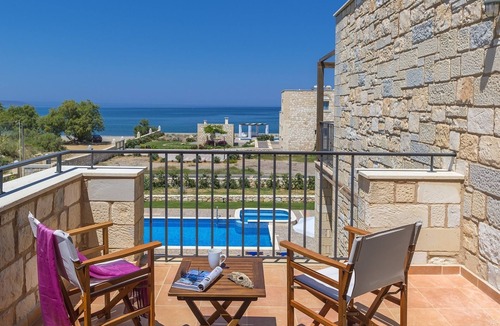 Rapaniana Villa | Emerald Villa - Four Bedroom Villa, Sleeps 8
