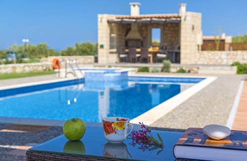 Rapaniana Villa | Emerald Villa - Four Bedroom Villa, Sleeps 8
