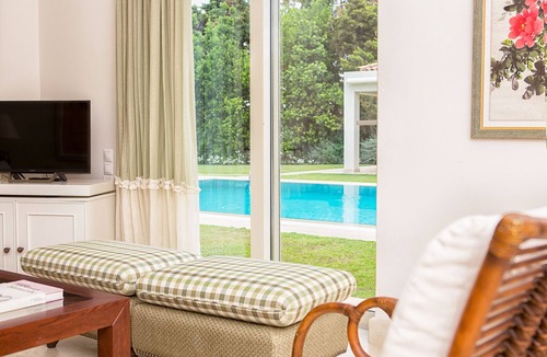 Chalcis Villa | Emerald Villa-next to the beach-sharing swimming pool