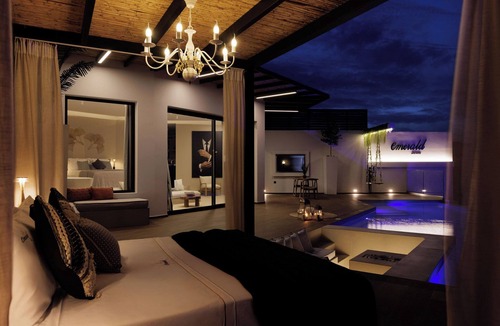 Varvara Villa | Emerald Villas & Suites