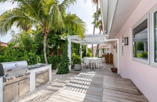 Cooper Jack Bay Settlement Villa | Emerald Waters is a luxurious 5 bedroom villa
