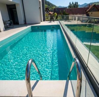 Bran House | Emirage Luxury Villa Infinity Pool and Spa