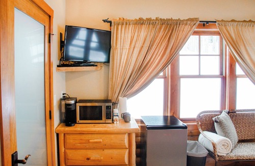 Paonia Cabin | EML 9 Juniper