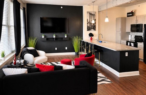 South Main Historic District Apartment | EMLuxe
