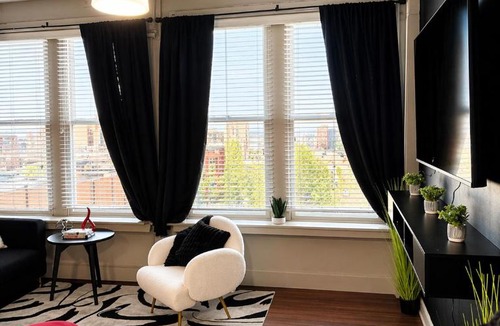South Main Historic District Apartment | EMLuxe