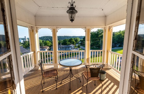 Elkader House | Emma Big Bear Suite at Elkader Jailhouse Inn