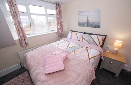 Bridlington Old Town House | EmmaDale Bridington Town Centre Sleeps 10