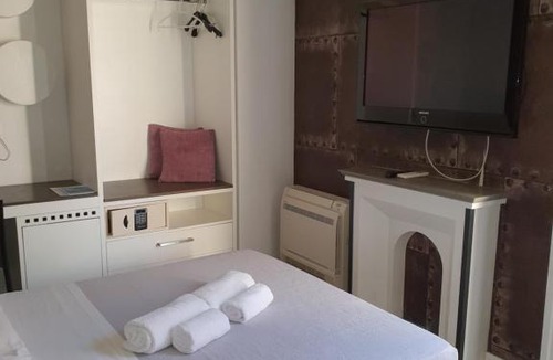 Marina District Bed & Breakfast | Emphasis Suites & Rooms