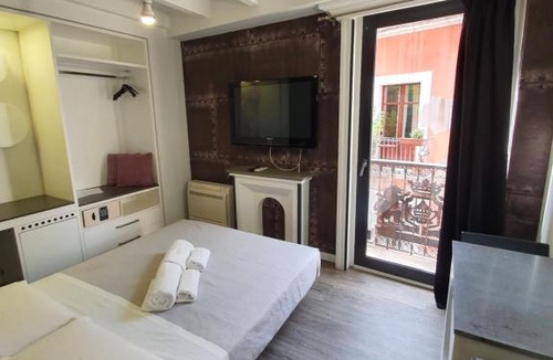 Marina District Bed & Breakfast | Emphasis Suites & Rooms