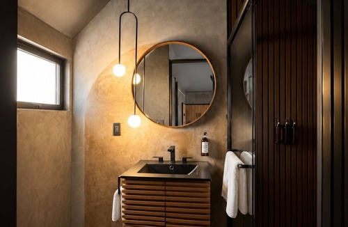 Brandon Hotel | Emrose Luxury Cabins
