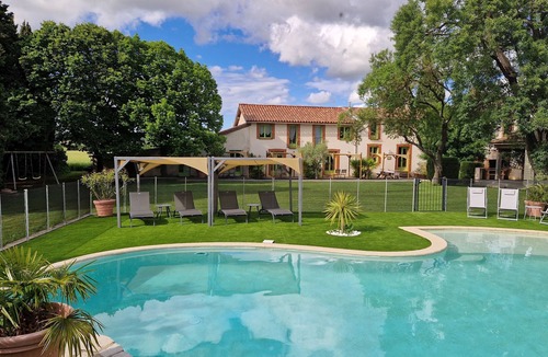 Labastide-d'Anjou Cottage | En Rouger, Le Tournesol gîte (3or4 bedrooms, air conditioned, heated pool,sauna)