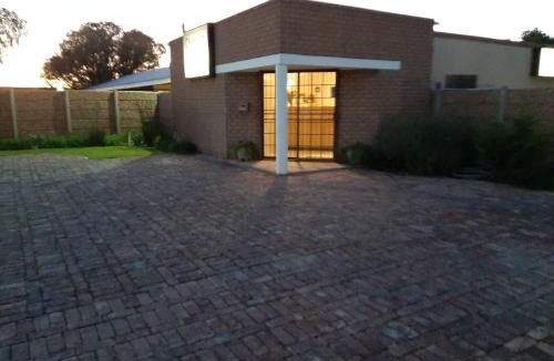 Beaufort West Apartment | En Route