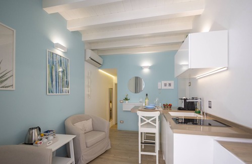 Old Town Apartment | En. suite, accommodation in the historic center of Cefalù