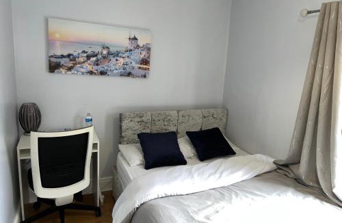 Doncaster House | En-suite Room Near City Center 4