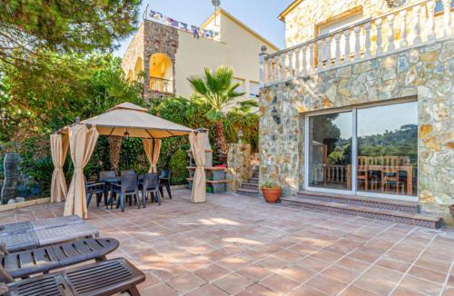 Palafolls House | Encantadora casa rustica con piscina privada