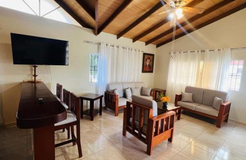 Jarabacoa House | Encantadora Terraza de Brisas Frescas