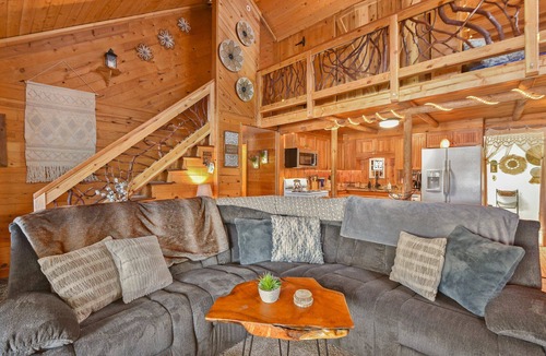 Kachina Village Cabin | Enchanted Forest | Super Cozy Cabin on 2 Acres | Sledding Hills, Tree Swing & Pool Table