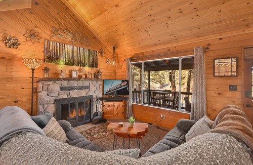 Kachina Village Cabin | Enchanted Forest | Super Cozy Cabin on 2 Acres | Sledding Hills, Tree Swing & Pool Table