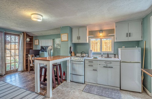 Fruita Apartment | Enchanted Garden Studio: Cozy Downtown