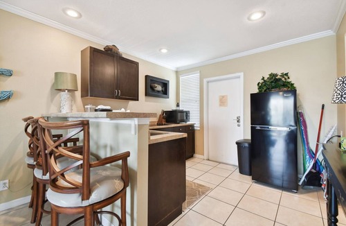 Bay Esplanade Hotel | Enchanted Inn Deluxe Suite #8: Waterfront, Pool, Fishing Dock, Boat Docks & Tiki Bar!