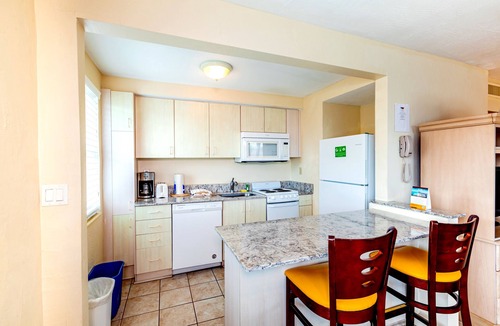 Hollywood South Central Beach Condo | Enchanted Isle Resort