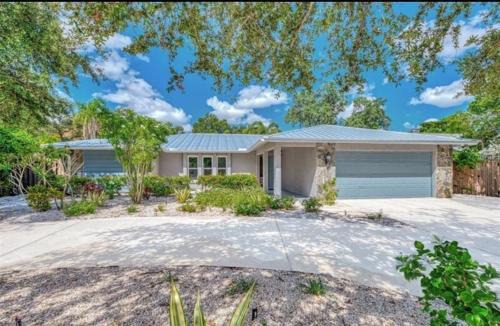 South Sarasota Villa | Enchanted & peaceful Oasis 10 min away from one of the most beautiful beaches in the World Siesta key