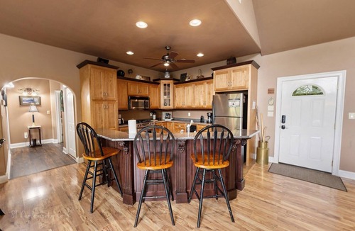 Sevierville Ski Chalet | Enchanted Primrose: Free Attraction Tickets, Hot Tub, Arcade Games & Amazing Mountain Views