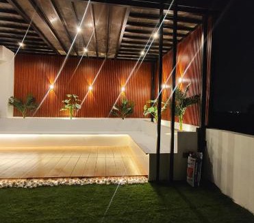 Kalkaji House | ENCHANTED THE ROOF REKHA, with private trace garden