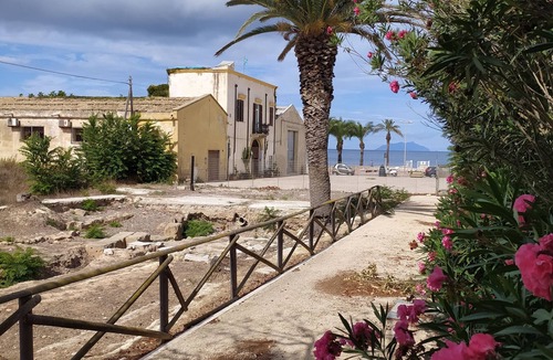 Marsala Villa | Enchanting 19th century Baglio with garden 15 meters from the sea Baglio Paola 1