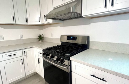 Los Serranos House | Enchanting 2-bedroom house with AC in Montclair