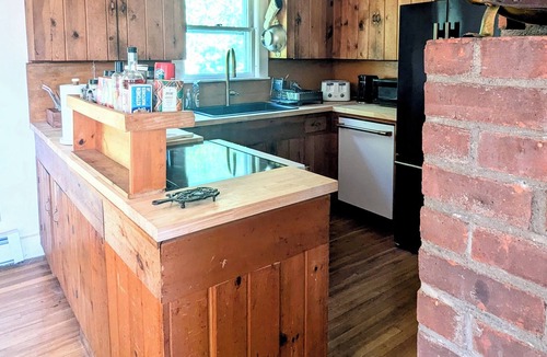 Weston Cottage | Enchanting 4-bedroom cottage with a view in Weston