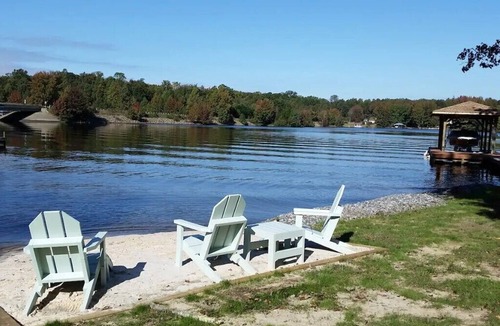 Bumpass House | Enchanting 5-Bed/5-Bath Lakefront Log Cabin with Private Cove, Beach & Hot Tub.