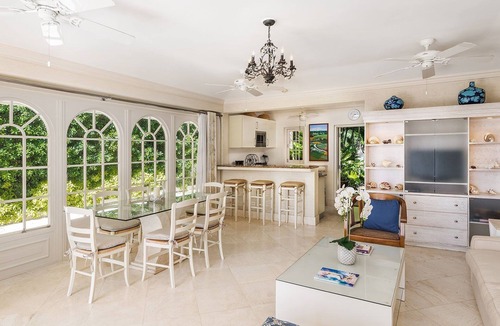 Little Battaleys Villa | Enchanting Beachfront Retreat - Leamington Cottage