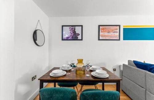 Redcliffe Apartment | Enchanting Bristol Abode -Sleeps 6
