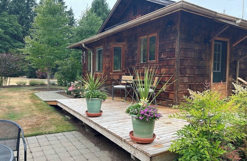 Clinton Cottage | Enchanting meadow retreat 2-bedroom cottage on beautiful Whidbey Island