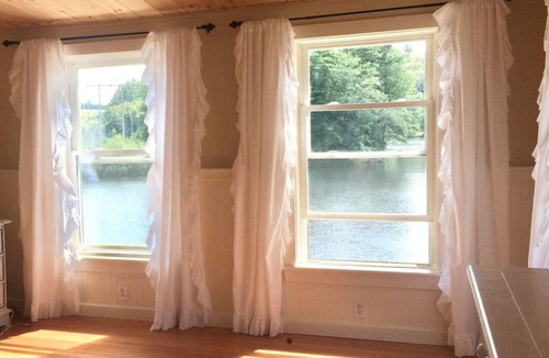 Rimmon Heights House | Enchanting Romantic Riverfront Cottage