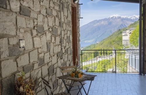 Aurogna Apartment | Enchanting Terrace on Lake Como - Barbecue Area and Free WiFi