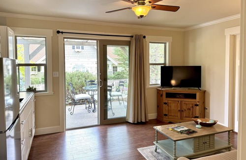 Medford Cottage | Enchanting Wine Country Cottage in the heart of Southern Oregon wine country