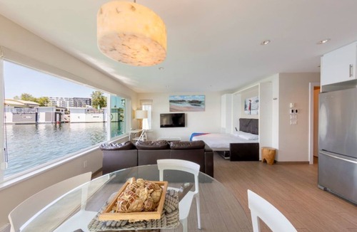 Lower Lonsdale Boat Rental | Encounter paradise at the oceans edge in a high-end floating home! Pets welcome.