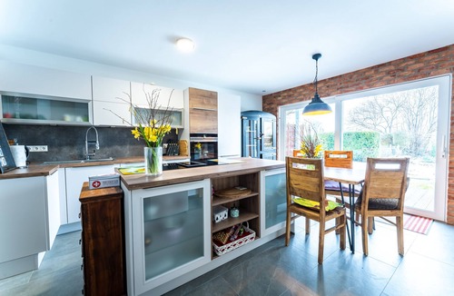 Bobingen House | End terraced house with 2 bedrooms, 2 bathrooms, balcony, terraces + garden near Augsburg