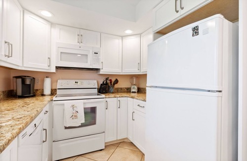 Whitney Beach Condo | End-Unit Beach Villa w Stunning Views–Spacious 2BR Whitney Beach #336 by RVA
