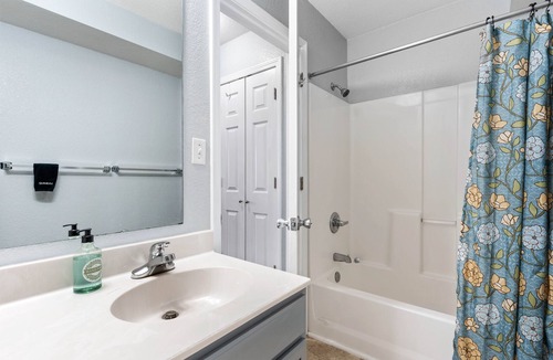 Manhattan House | End Unit, King Bed, Garage KSMANE1312