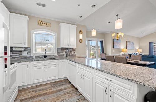 Central Myrtle Beach Apartment | End Unit Myrtlewood Resort Near Beach & Golf, Spacious stays